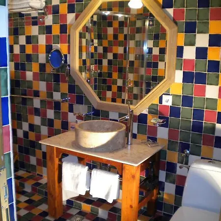 Konukevi Casa Rozelor 4*